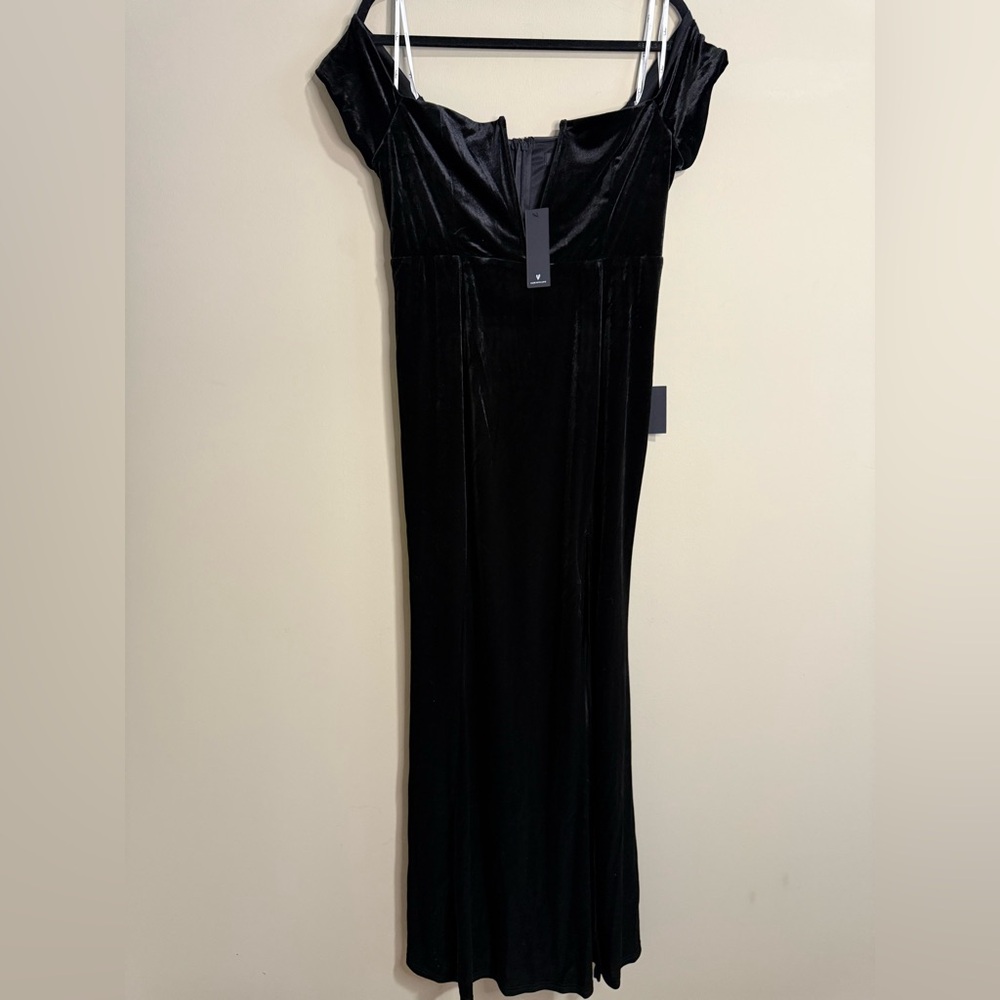 Lulu's Luxe Black Velvet Dress